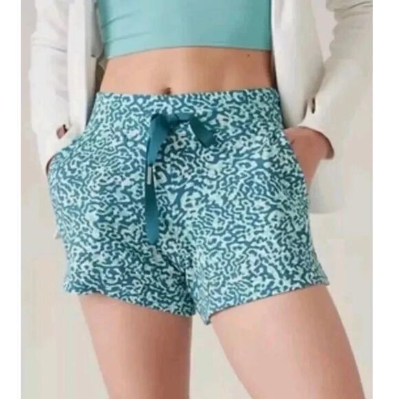 Athleta Blue Leopard Balance 4" Shortie Size S - Picture 1 of 6